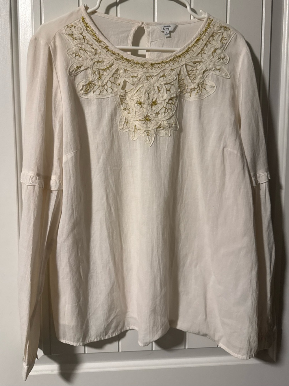 Women’s Crown & Ivy Cream Embroidered Peasant Top Sz L